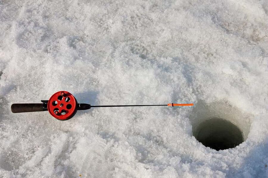 Kemijärvi: Insider Ice Fishing Experience - Meeting the Guide and Getting Ready