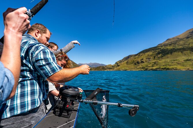 Lake Wakatipu Queenstown: 6 hour Fishing Adventure by Boat - Skipper Olly and the small-boat atmosphere