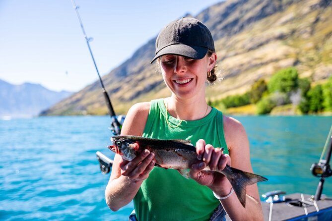 Lake Wānaka: 3 hour Fishing Adventure by Boat - Catch, local rules, and the extra license cost