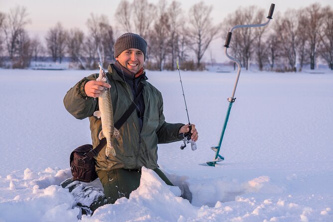 Lapland Ice Fishing Experience from Rovaniemi - Walking through snow, with or without snowshoes