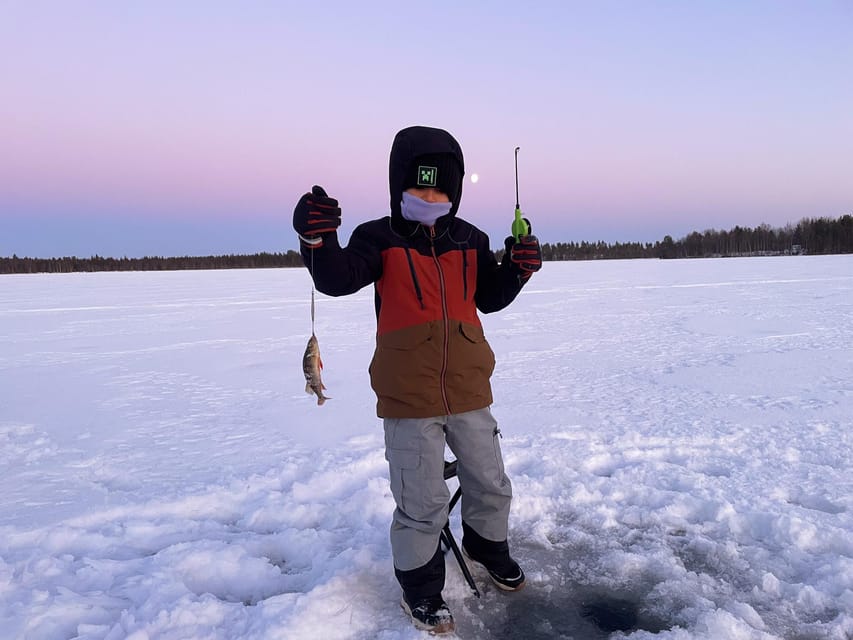 Levi: Ice Fishing Trip in a small group - The value of a seven-person group