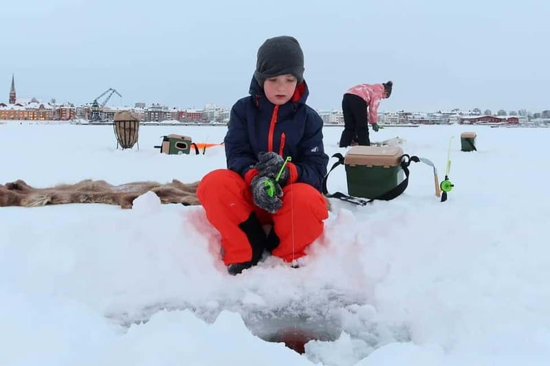 Lulea: Ice Fishing Tour in the heart of the city with Guide - From Gamla Hamnkranen to the frozen sea