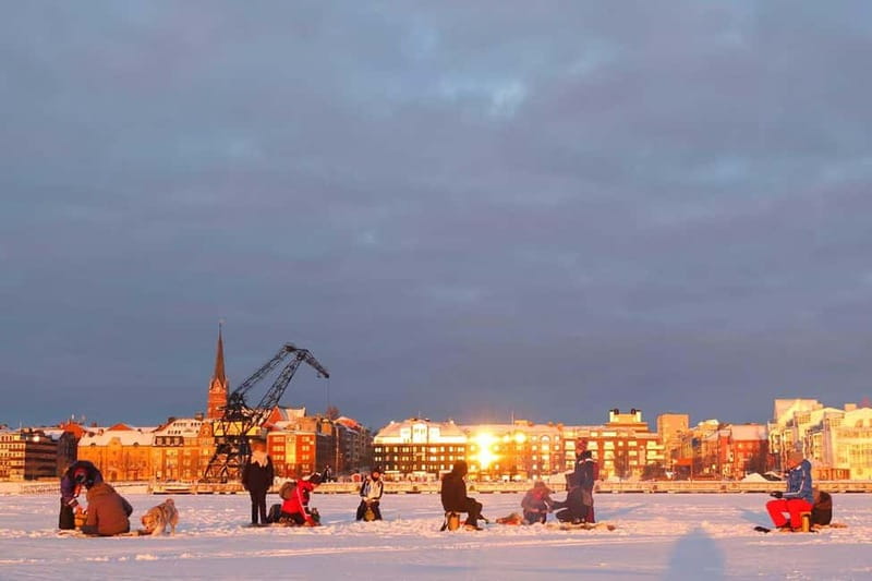 Lulea: Ice Fishing Tour in the heart of the city with Guide - Why fishing from sea ice changes the view