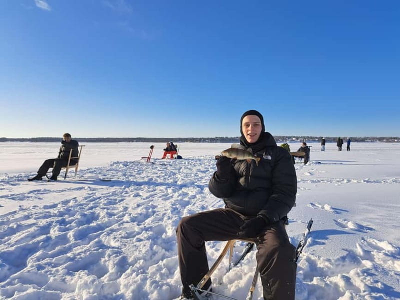 Lulea: Ice Fishing Tour in the heart of the city with Guide - What the two-hour schedule really gives you