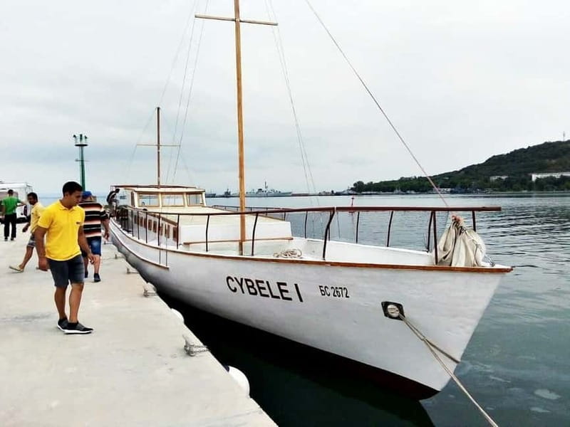 Nessebar: 4-Hour Boat Tour incl. Fishing, Lunch & Drinks - Lunch on deck, with drinks included