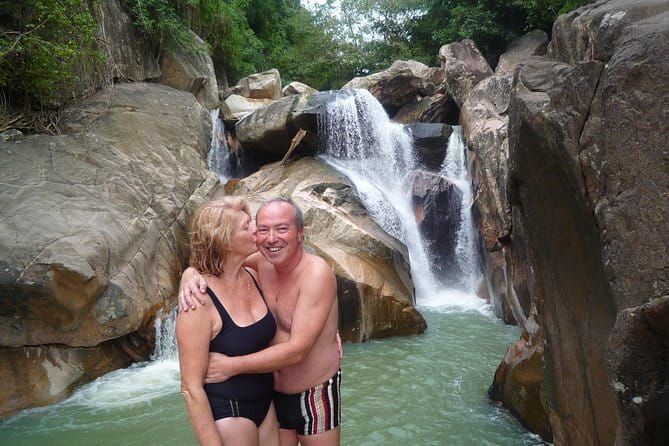 Nha Trang Bay Day Tour: Snorkeling, Fishing, BBQ Lunch & Relaxing - Guides, group size, and the feel of the day