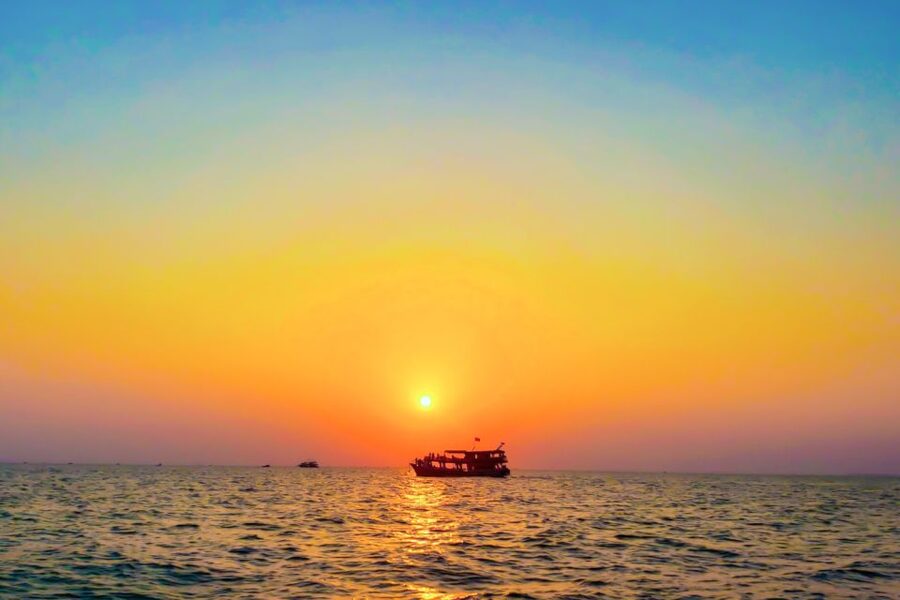 Phu Quoc Sunset and Night Squid Fishing with Dinner - What happens after dark