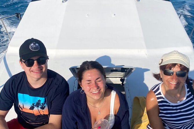 Private 38' Defender Sportfishing/Swim with Pigs in Nassau - A Second Reef, Beach Time, or a Change of Pace