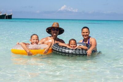 Private Snorkeling or Fishing from Nassau – 31ft Sitting Pretty