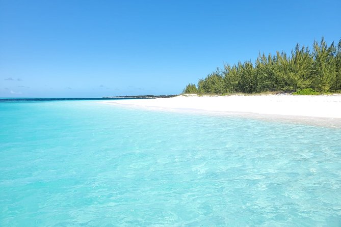 Private Snorkeling or Fishing in Nassau - 55ft Cocorijo - The crew and the feel of the day