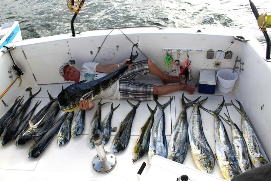 Punta Cana offshore private fishing charter "Sherlock" 39 ' - A crew built around local knowledge