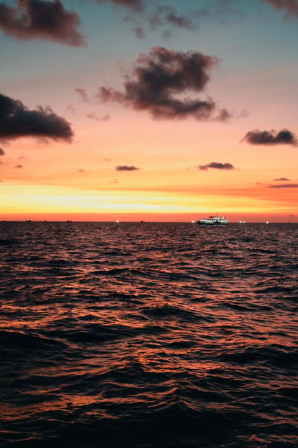 RedRiverTours - Enjoying Sunset & Night Squid Fishing - Booking details worth checking first