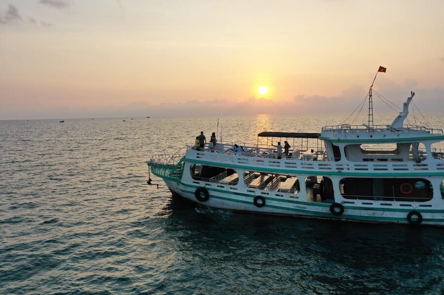 RedRiverTours - Enjoying Sunset & Night Squid Fishing - Rainy-season planning from April to October