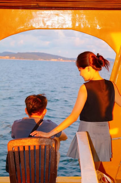 RedRiverTours - Enjoying Sunset & Night Squid Fishing - Who will enjoy this trip most