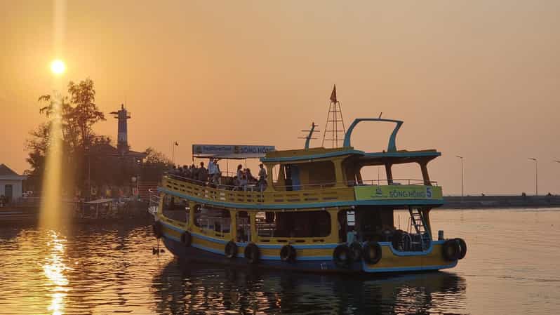 RedRiverTours - Enjoying Sunset & Night Squid Fishing - Trying traditional squid fishing after dark