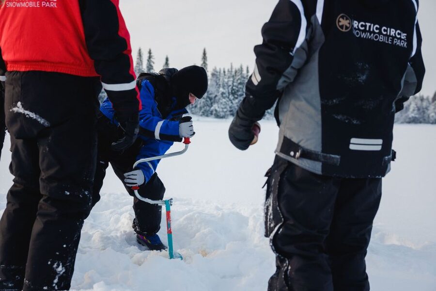 Rovaniemi: Arctic Circle Ice Fishing Experience - Learning the old-fashioned ice-fishing method