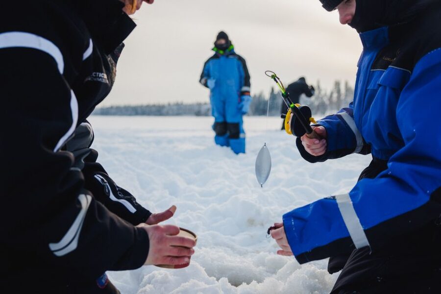 Rovaniemi: Arctic Circle Ice Fishing Experience - Warming up beside the campfire