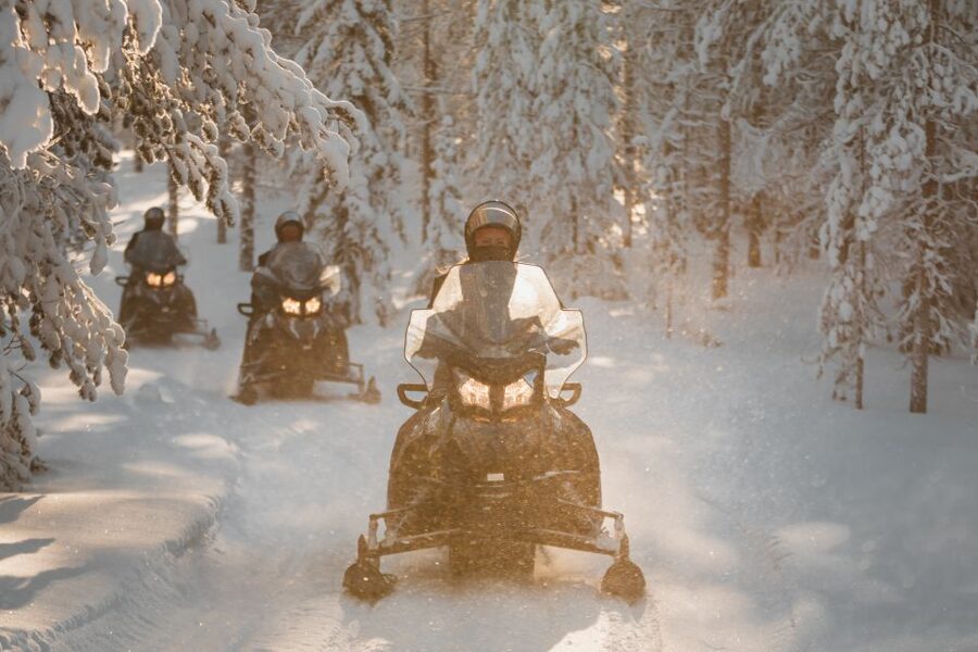 Rovaniemi: Electric Snowmobile Safari Tour with Ice Fishing - Riding through snow and forest