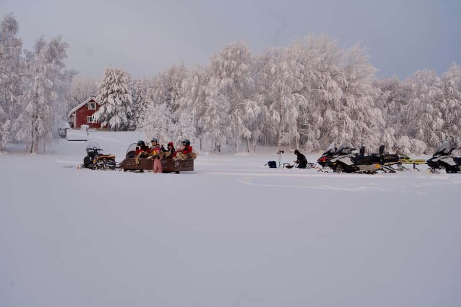 Rovaniemi: Ice Fishing and Snowmobile Tour with Snacks - Key points to know before booking