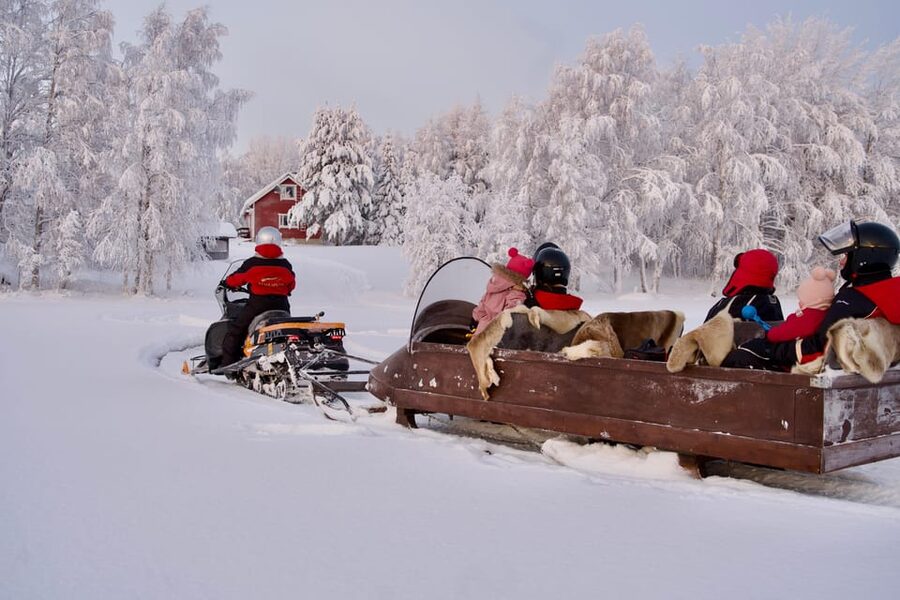 Rovaniemi: Ice Fishing and Snowmobile Tour with Snacks - Campfire snacks and warm drinks