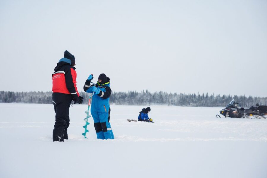 Rovaniemi: Ice Fishing & Snowmobile Safari Combo Day - Bonfire sausages and hot berry drinks