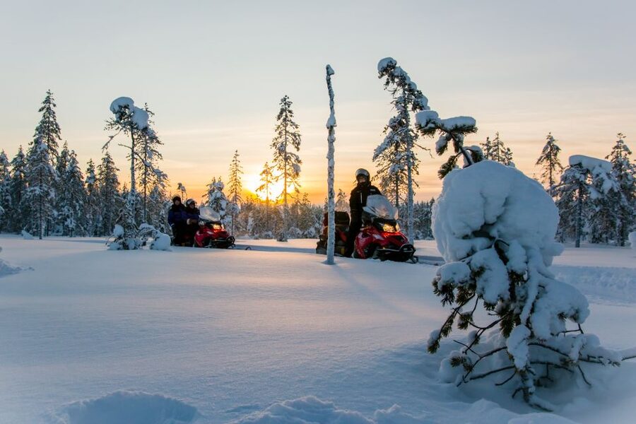 Rovaniemi: Snowmobile and Ice Fishing Adventure with Lunch - Riding beyond Rovaniemi on frozen rivers