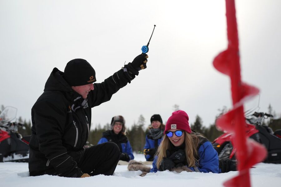 Rovaniemi: Snowmobile and Ice Fishing Adventure with Lunch - Reindeer soup, fire, and a proper pause