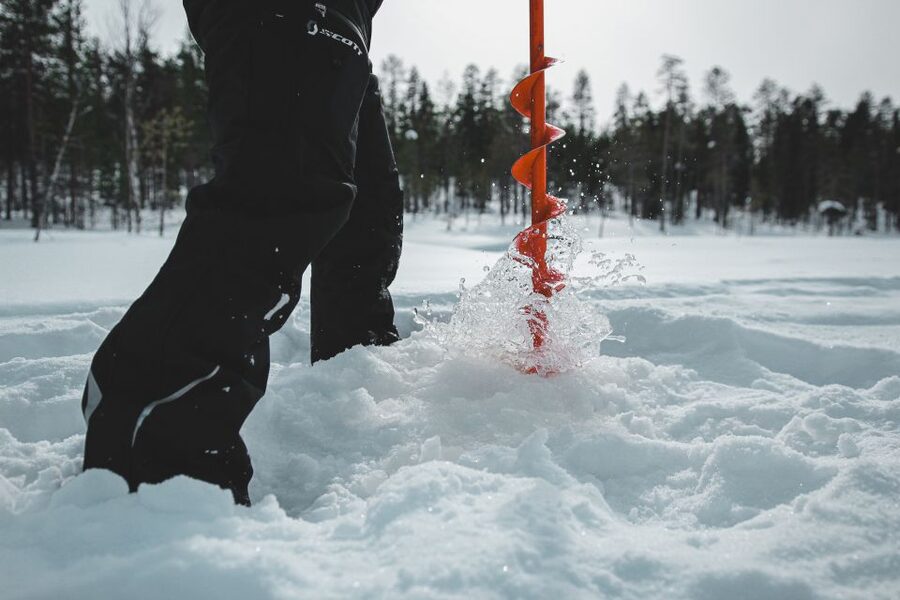 Saariselkä: Arctic Ice Fishing Experience - Getting ready with Safartica’s winter equipment