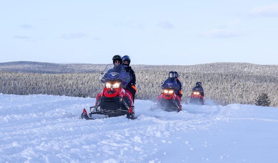 Saariselkä: Ice Fishing Safari by Snowmobile - From Lapponia Tours Safari House into the snow