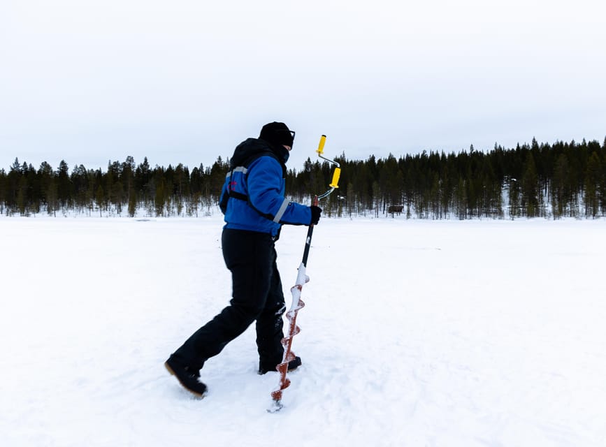 Saariselkä: Ice Fishing Safari by Snowmobile - Choosing a snowmobile or a pulled sleigh