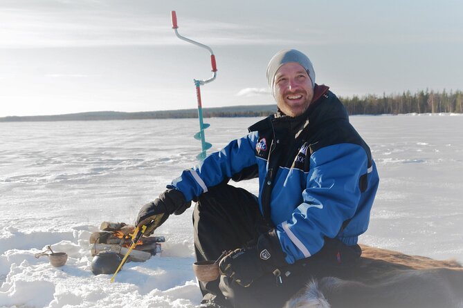 Snowmobiling and ice fishing in Apukka Resort, Rovaniemi - Learning the basics of ice fishing
