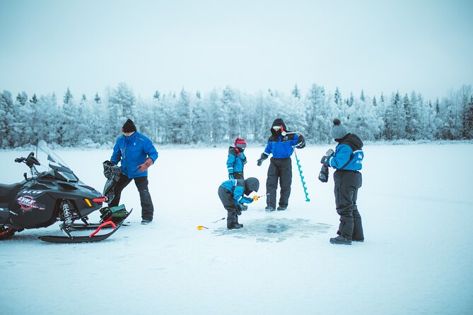 Snowmobiling and ice fishing in Apukka Resort, Rovaniemi - Guides who make the difference
