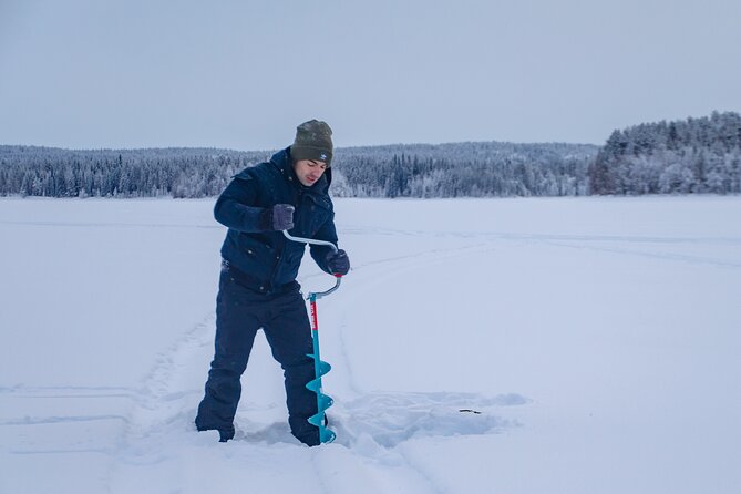 Snowshoeing Adventure with Ice-Fishing, Fire and Survival - Reaching the frozen lake