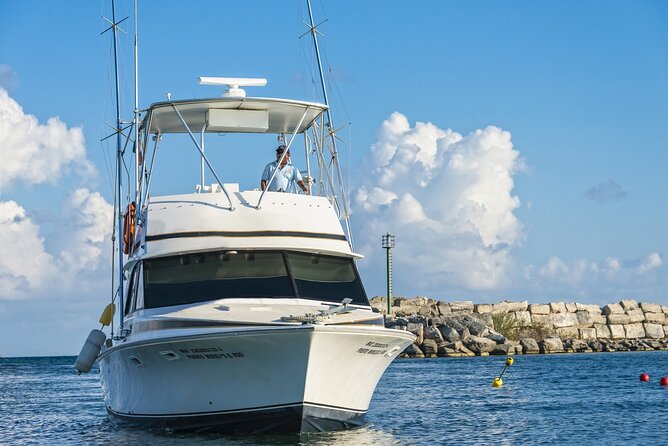 Sport Fishing at the Caribbean Sea. Enjoy an amazing time with friends & family - Fishing seasons and rough seas