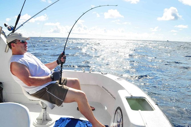 Sport Fishing at the Caribbean Sea. Enjoy an amazing time with friends & family - Communication deserves your attention