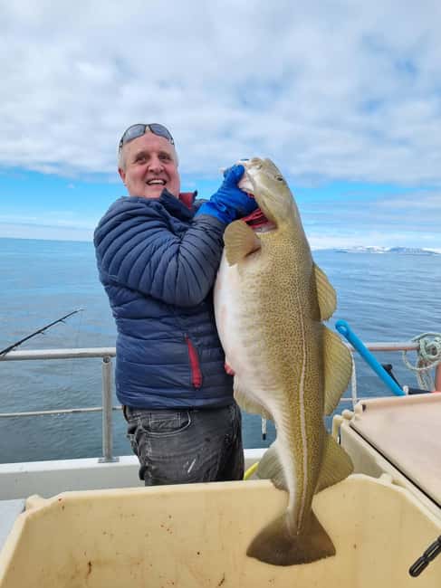 Stykkishólmur: Sea Angling Tour with Local Guide - A local guide and real help with the gear