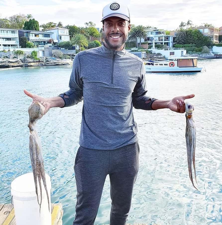 Sydney: Onshore Fishing Experience with Equipment - Meeting by the water and getting set up
