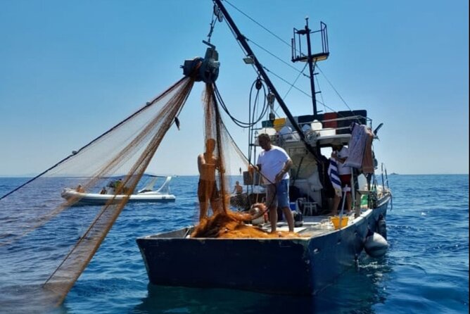 Traditional Mengo Fishing & fish picnic Hvar - A fish picnic at a bay restaurant