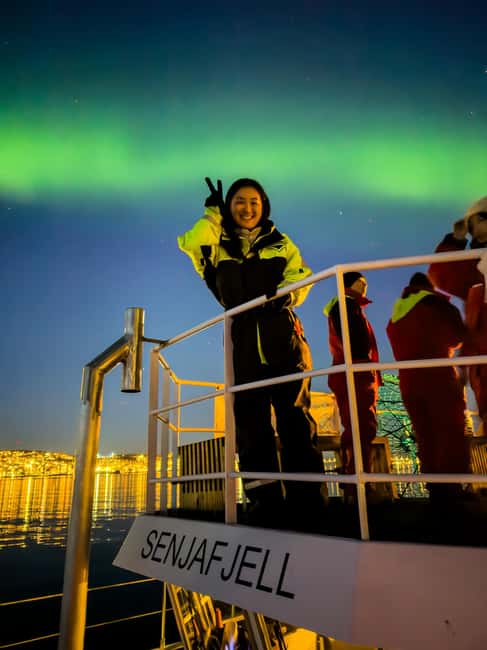 Tromsø: Nocturnal cod fishing with meal. - Walking to the boat and heading into the fjord