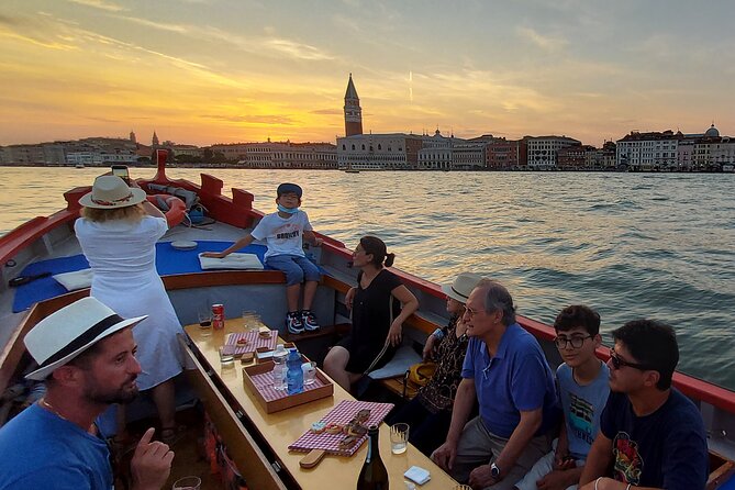 Venice: Relaxing Sunset Ride aboard old fishing boat - Key points to know before booking