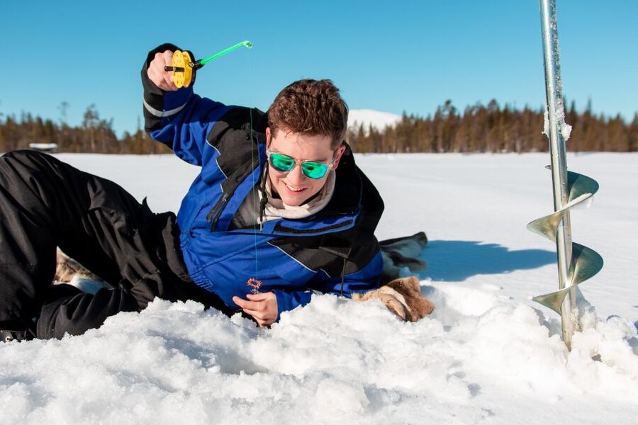 Ylläs: Snowmobile Adventure with Ice Fishing - A proper Arctic ride from Ylläsjärvi